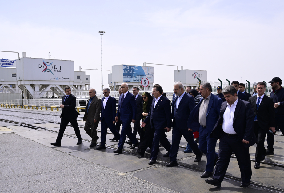Les délégations azerbaïdjanaises et iraniennes visitent le Port de commerce maritime international de Bakou