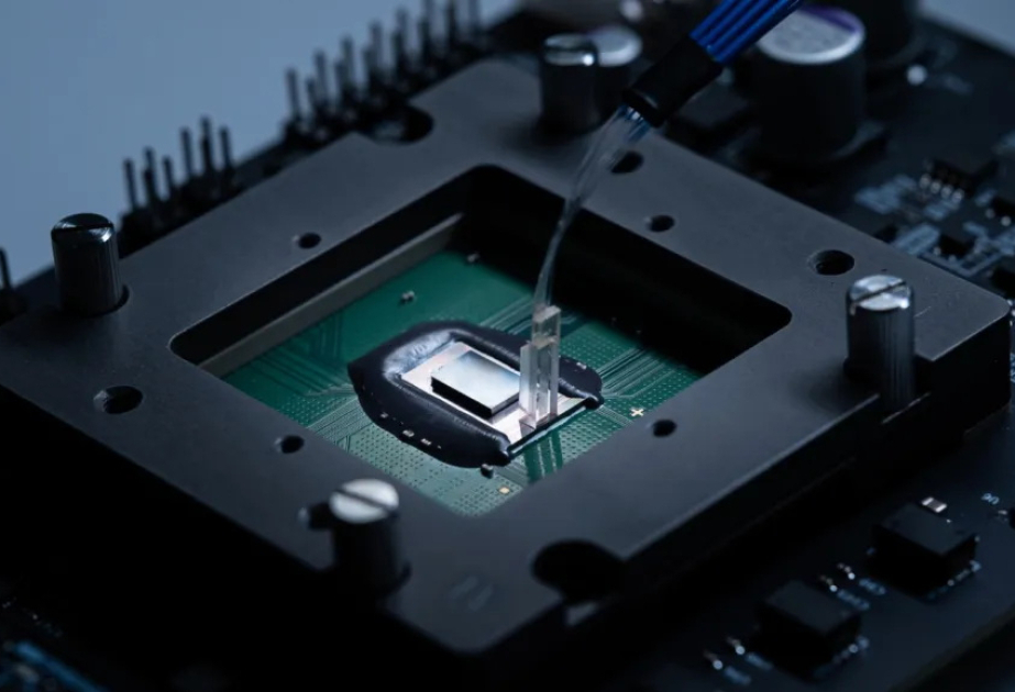 Lightmatter shows new type of computer chip that could reduce AI energy use