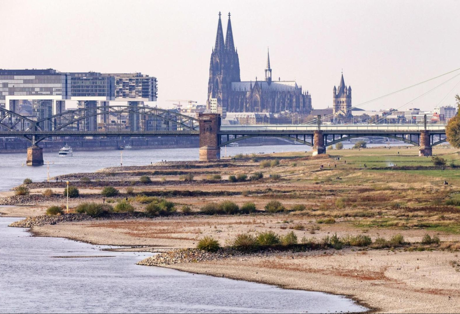 Wasserstände am Rhein fallen weiter - starke Einschränkungen