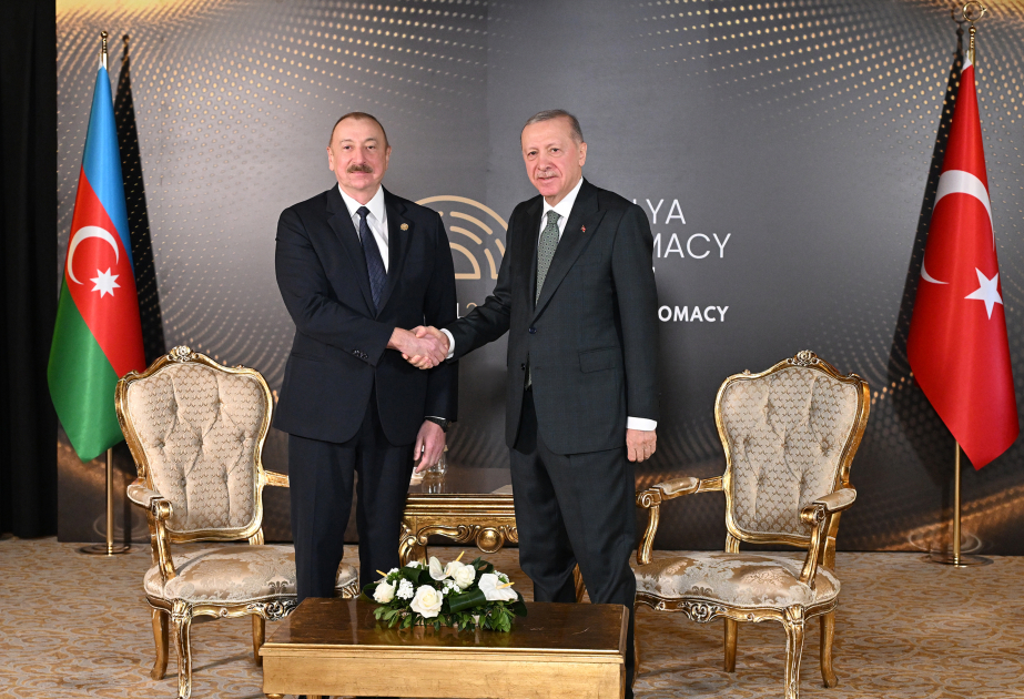 Präsident Ilham Aliyev trifft seinen türkischen Amtskollegen in Antalya AKTUALISIERT VIDEO