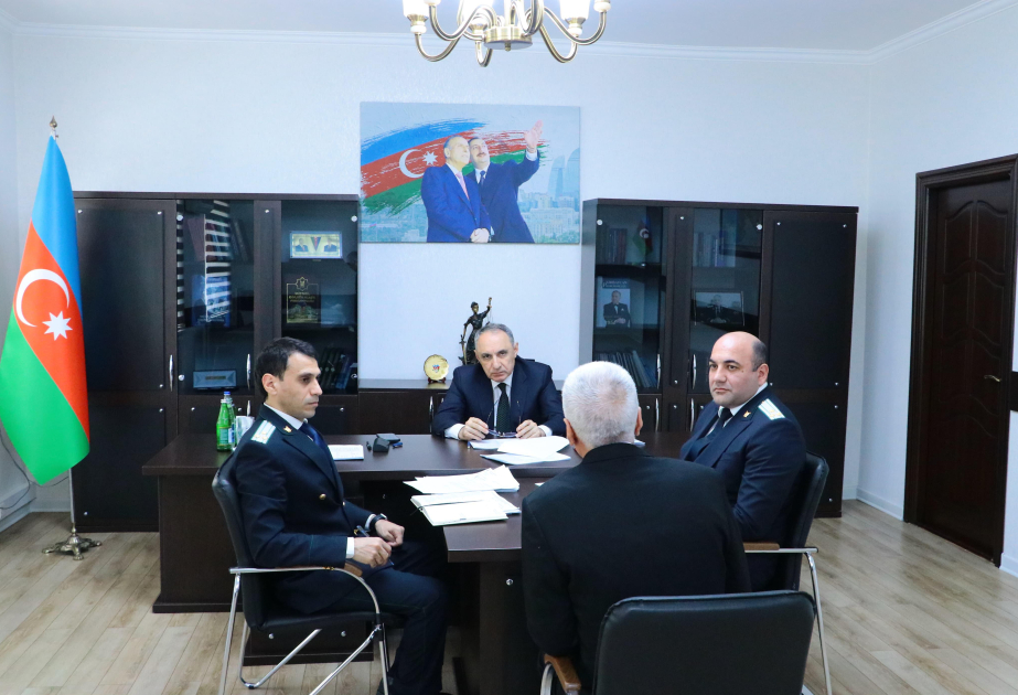 Baş prokuror Yevlaxda vətəndaşların müraciətlərini dinləyib