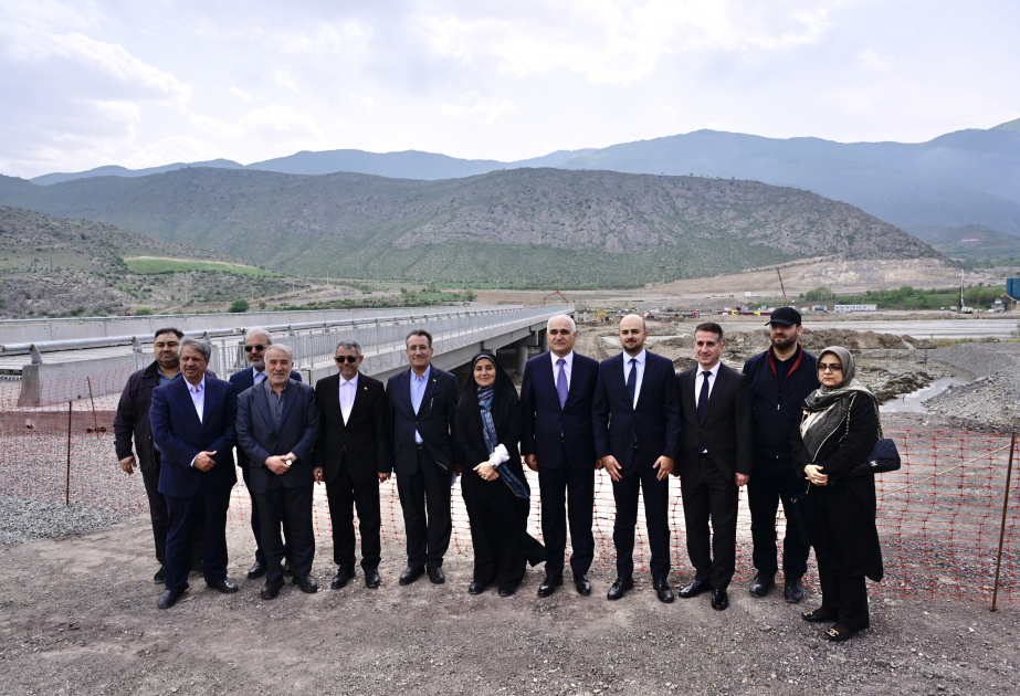 Las delegaciones de Azerbaiyán e Irán se familiarizaron con los proyectos conjuntos en materia de carreteras y electricidad en Zangilan y Najchiván
