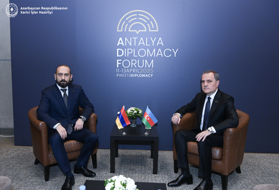 Antalya: Les chefs de la diplomatie azerbaïdjanaise et arménienne discutent du processus de normalisation des relations