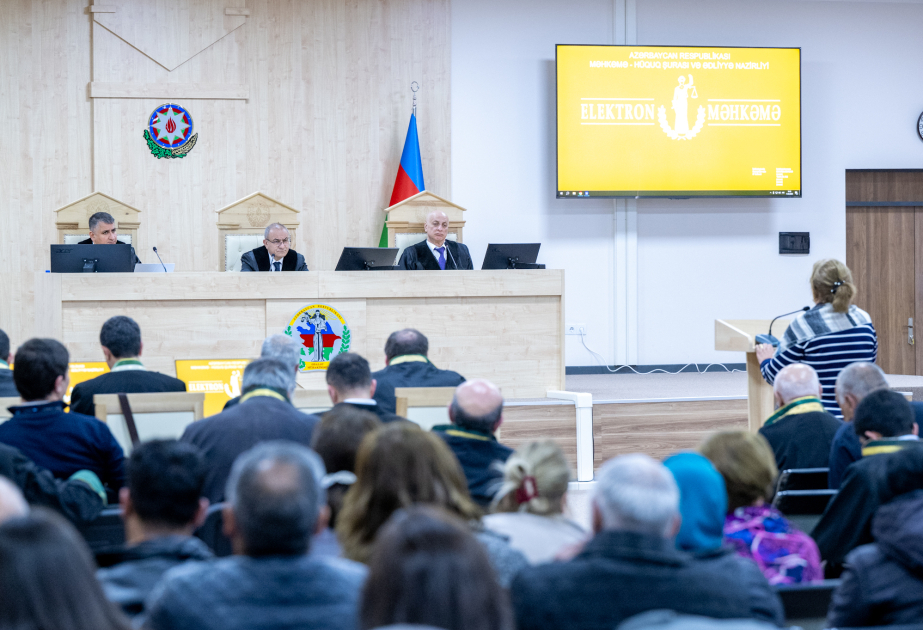 Las imágenes de vídeo sobre el asesinato y la quema de un bebé de 39 días de edad en Baghanis Ayrim por militares armenios se muestra en el Tribunal