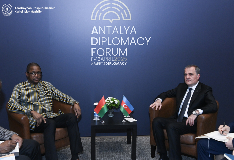 Ceyhun Bayramovun Antalyada Burkina Fasonun xarici işlər naziri ilə görüşü olub