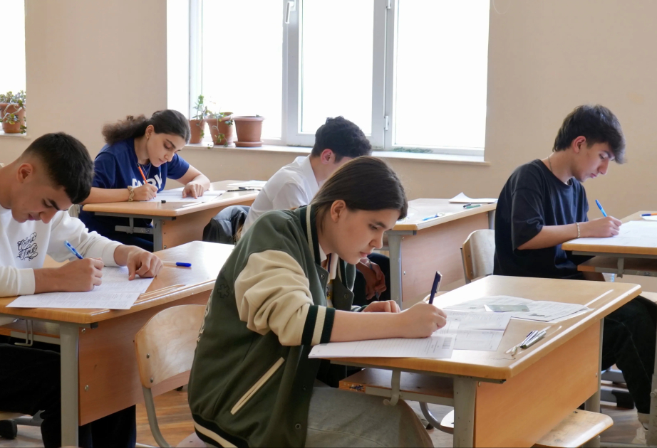 Ümumi orta təhsil səviyyəsi üzrə buraxılış imtahanı keçirilib