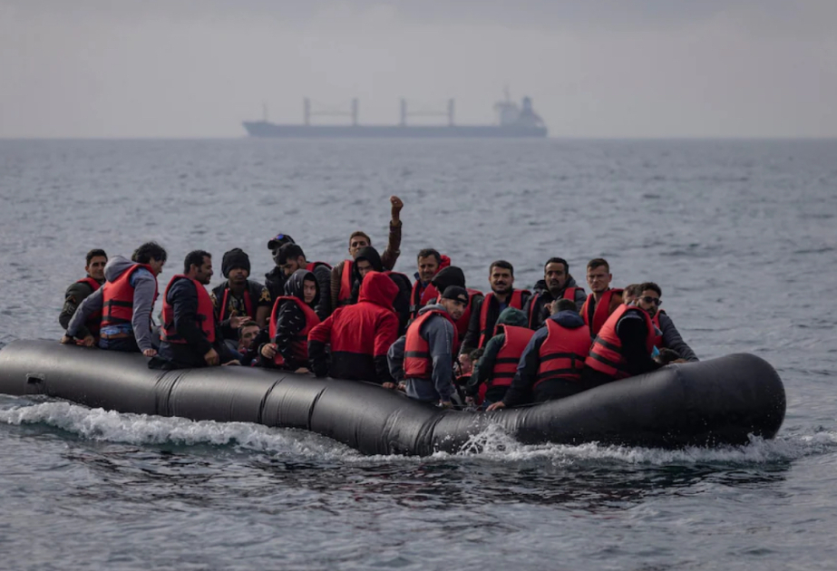 Britaniyada La-Manş boğazı ilə qanunsuz miqrasiya rekord həddə çatıb