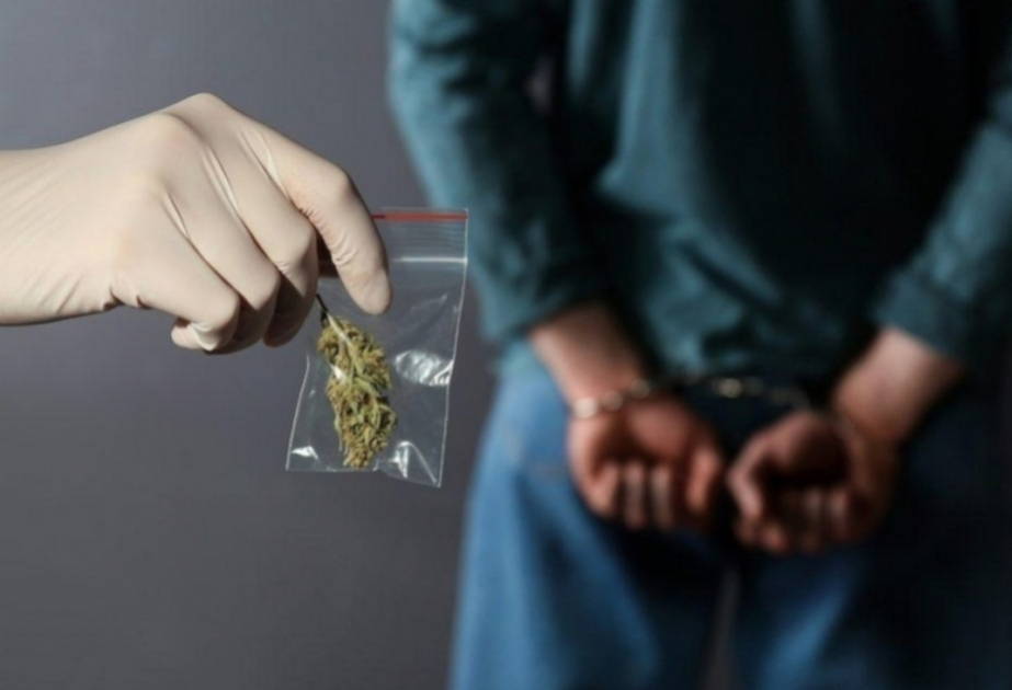Polisin həftəsonu keçirdiyi əməliyyatlarda 7,6 kiloqrama yaxın narkotik vasitə aşkar olunaraq götürülüb