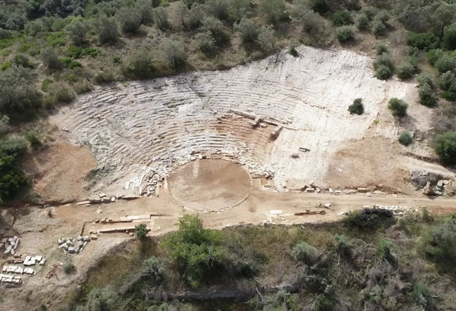 На греческом острове нашли останки театра возрастом 2700 лет