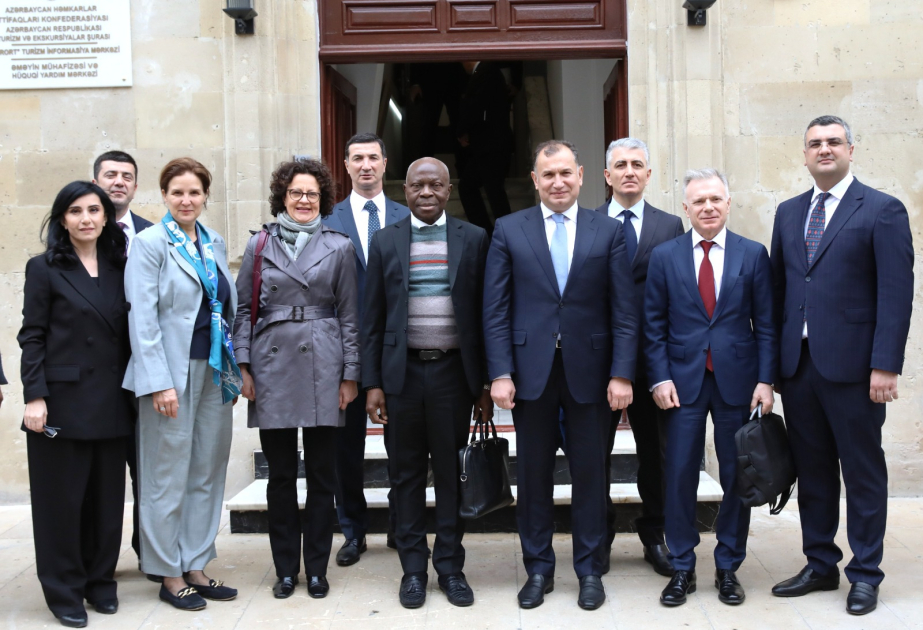 El Director General de la Organización Internacional del Trabajo visitó la Confederación de Sindicatos de Azerbaiyán