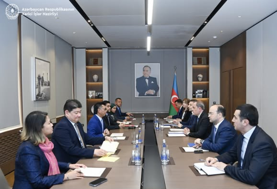 Se discuten vías de promover las relaciones entre Azerbaiyán y la ASEAN