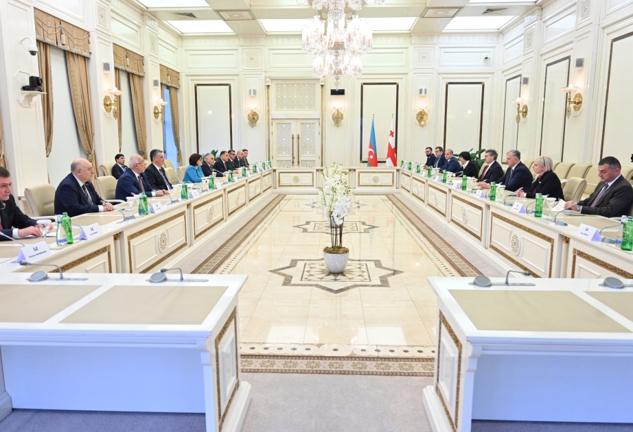 Georgiens Präsident führt Gespräche im aserbaidschanischen Parlament