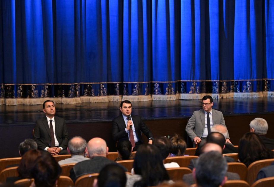 Mədəniyyət naziri Akademik Milli Dram Teatrının kollektivi ilə görüşüb