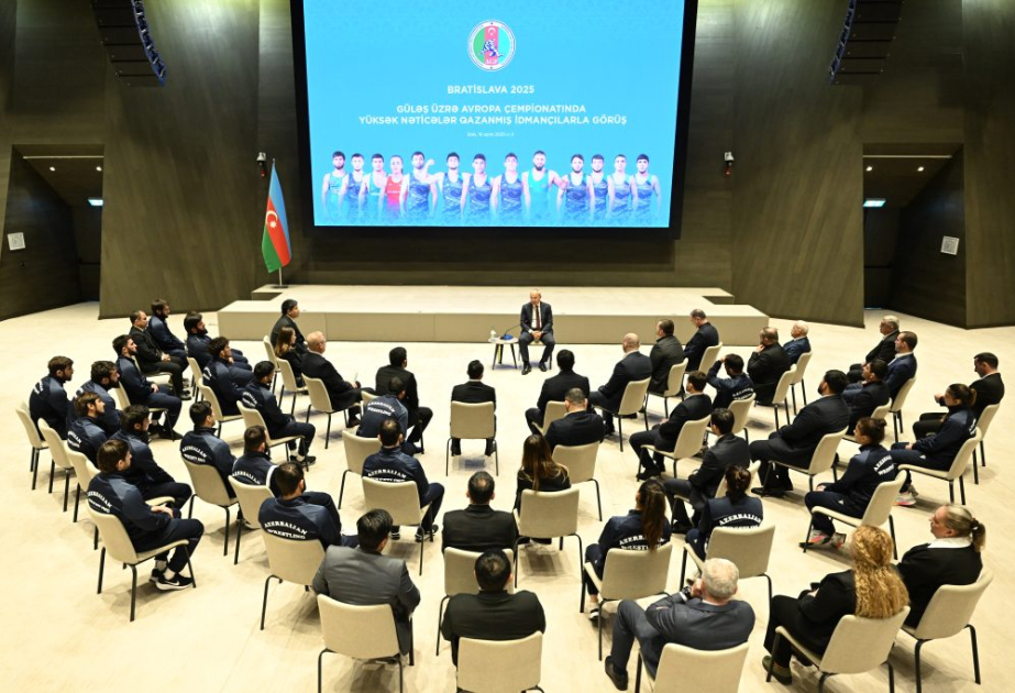 Avropa çempionatında uğur qazanmış güləşçilərlə görüş keçirilib