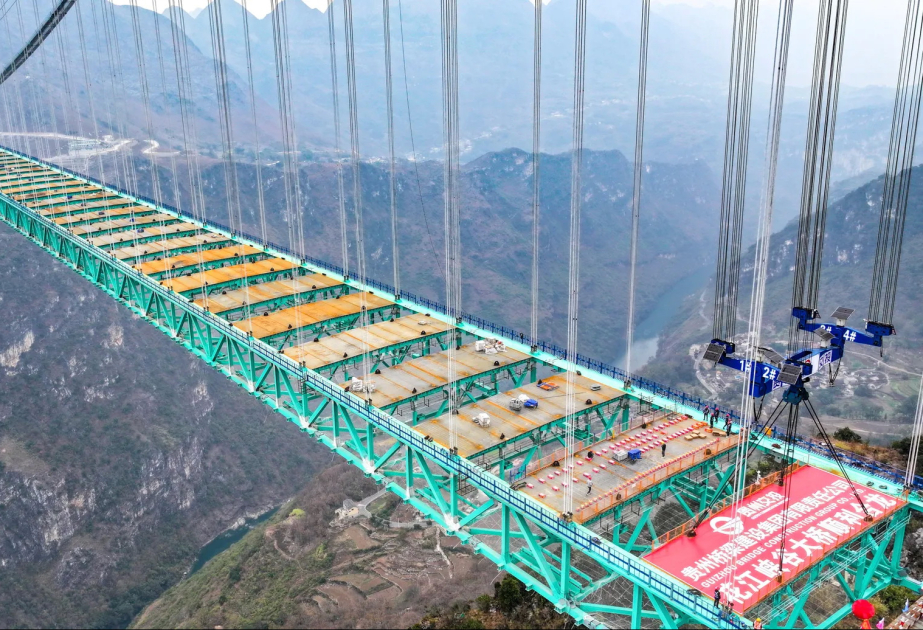 China eröffnet im Sommer die höchste Brücke der Welt