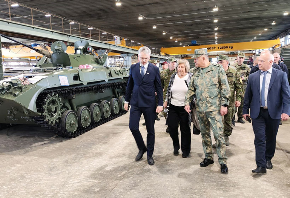 Azərbaycan Ordusunun Baş Qərargah rəisi Slovakiyanın müdafiə sənayesi müəssisələrində və təlim mərkəzində olub