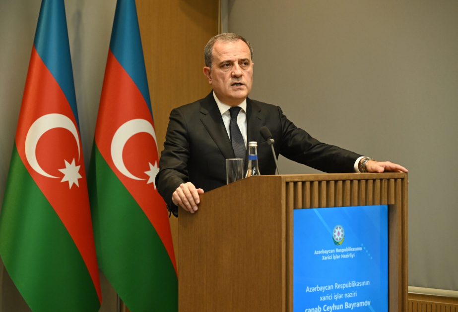 Außenminister Bayramov: Aserbaidschan setzt auf Dialog und konstruktive Diskussionen zur Lösung von Fragen mit Armenien