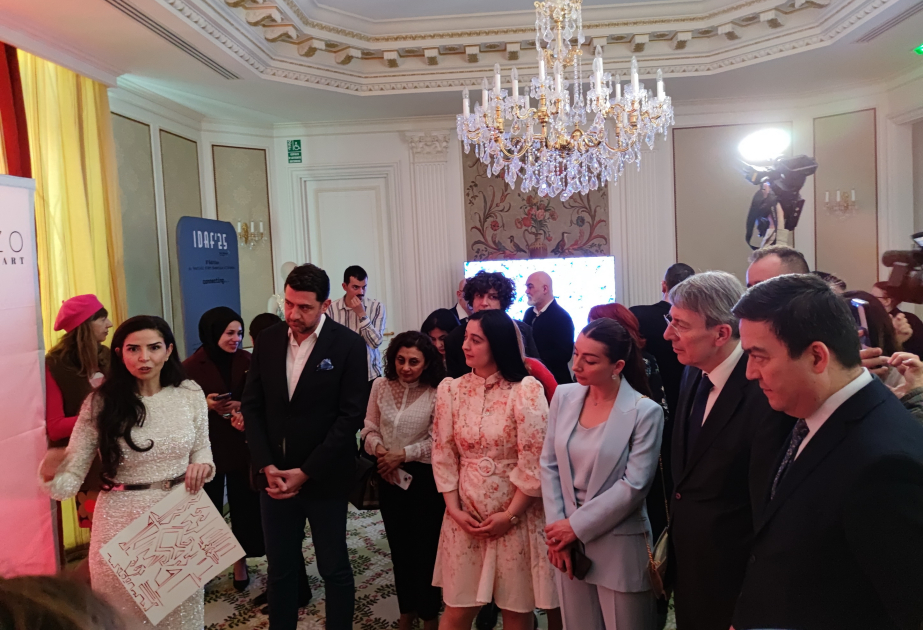 Parisdə Azərbaycanın ilk süni intellekti “Şuşa” kompozisiyası nümayiş olunub VİDEO