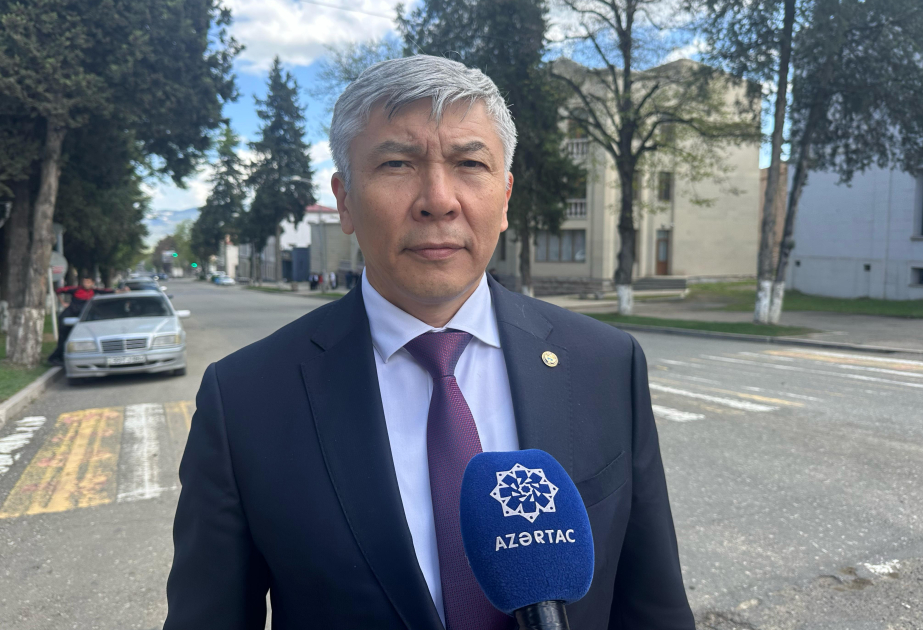 Embajador de Kirguistán: "Me complacen las transformaciones que están teniendo lugar en Khankendi"