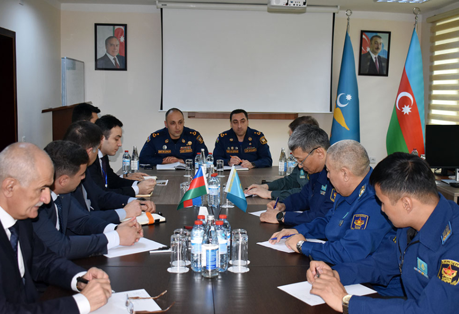Kasachische Delegation besucht Luftstreitkräfte Aserbaidschans