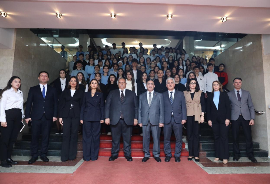 “Yeni dövrün Azərbaycanı” mövzusunda şagirdlərlə növbəti görüş təşkil olunub