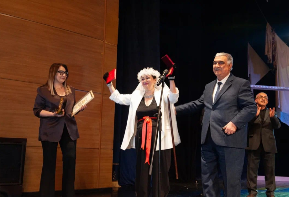 Firəngiz Mütəllimovanın benefisi: "Varlı qadın" tamaşasının premyerası olub