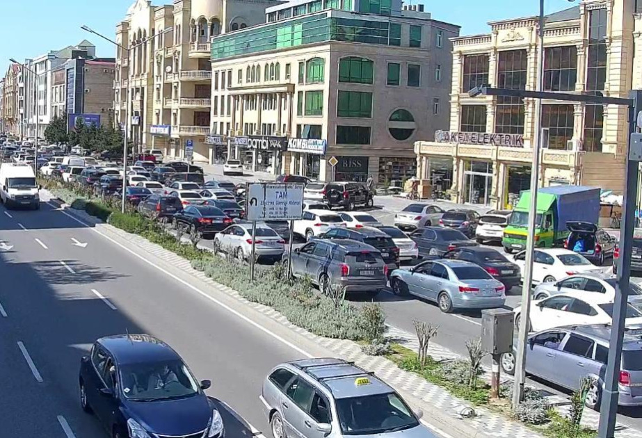 Aidiyyəti dövlət qurumu tərəfindən yolda təmir işləri aparıldığı üçün nəqliyyat sıxlığı yaranıb