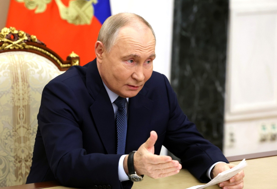 Putin declares Easter truce, holds meeting with chief of General Staff