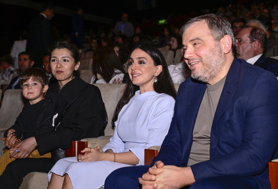 Vizepräsidentin der Heydar-Aliyev- Stiftung Leyla Aliyeva nimmt an Aufführung der Oper „Aschenputtel“ teil