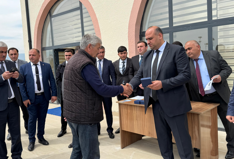 Aghdam : 34 familles reçoivent les clés de leurs nouvelles maisons dans le village de Sarydjaly