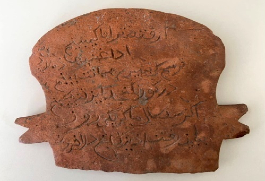 Identificado un verso de Nizami grabado en una muestra de cerámica medieval