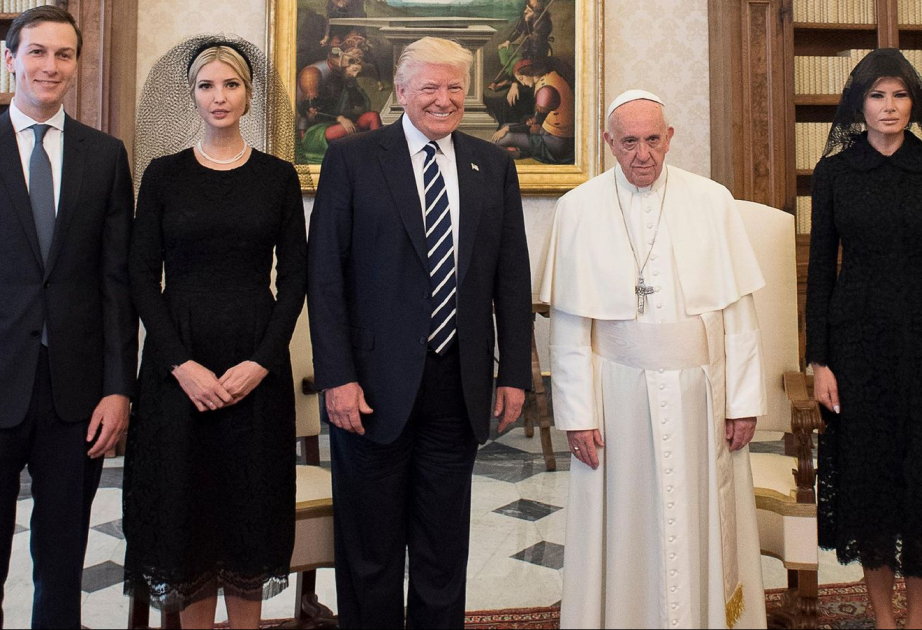 Tramp Roma Papasının dəfnində iştirak edəcək