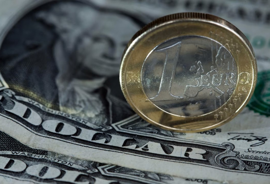 Börse New York: Dollar-Kurs fällt auf Dreijahres-Tiefstand