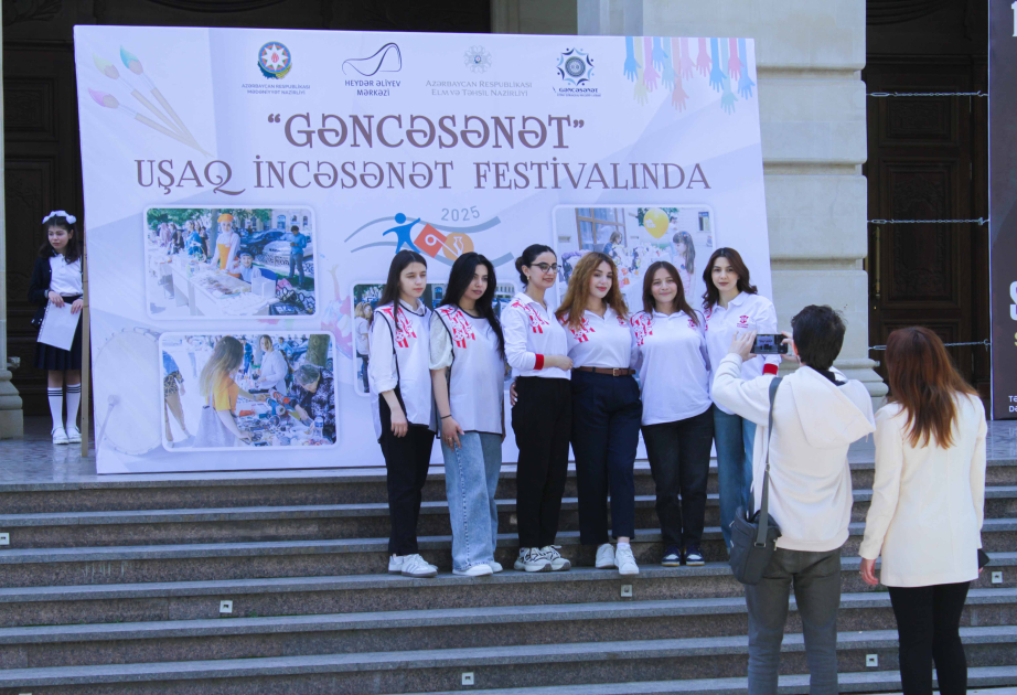 Uşaq İncəsənət Festivalı Gəncədə - FOTOREPORTAJ