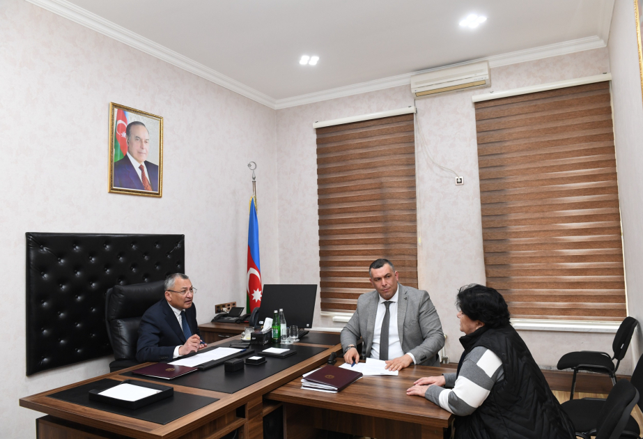Dövlət Komitəsinin sədri vətəndaşların müraciətlərini dinləyib