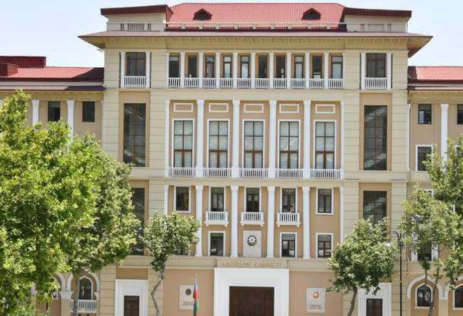 Bakıda COVID-19 xəstələrinə xidmət göstərən tibb işçilərinin maaşlarına əlavənin verilmə müddəti uzadılıb