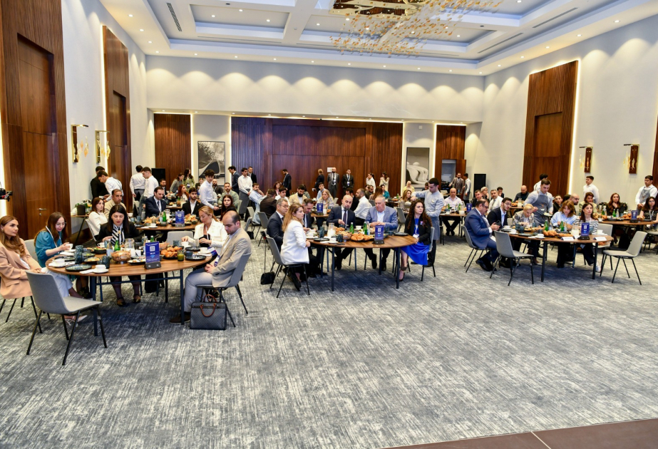 Reunión con los participantes en vísperas del 30º aniversario de la Semana de la Energía de Bakú y la 22ª TransLogística del Caspio