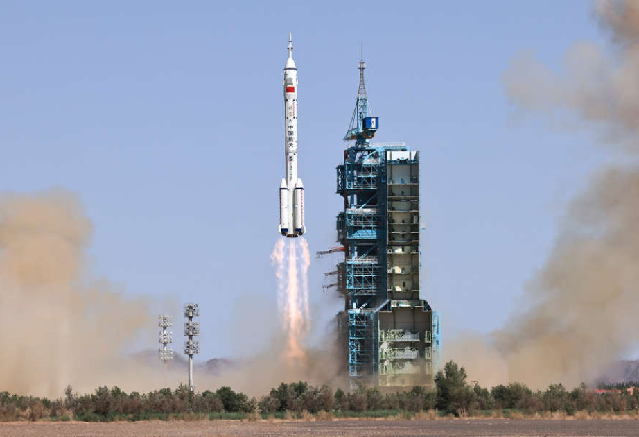 Çin orbitə üç astronavtla idarə olunan kosmik gəmi çıxaracaq