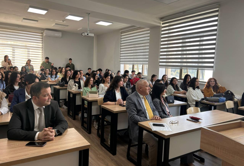Koreyalı diplomat BDU tələbələrinə mühazirə deyib