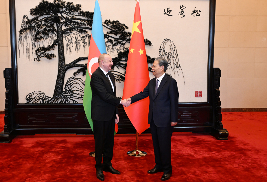 Präsident von Aserbaidschan Ilham Aliyev trifft Vorsitzenden des Ständigen Ausschusses des Nationalen Volkskongresses Chinas AKTUALISIERT VIDEO