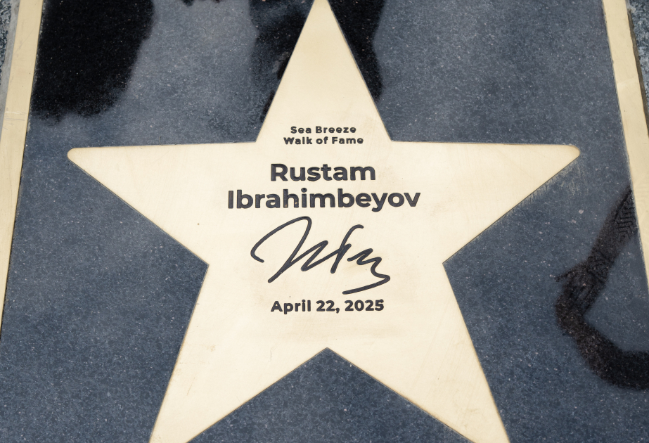 На аллее Sea Breeze Walk of Fame открылась звезда Рустама Ибрагимбекова