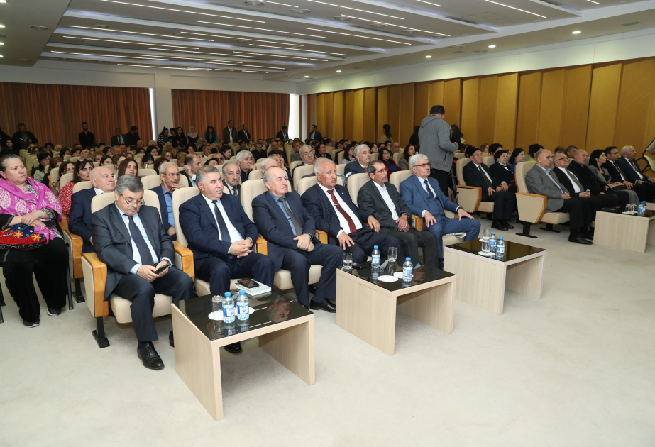 AMEA-da professor Bədirxan Əhmədlinin kitablarının təqdimatı keçirilib