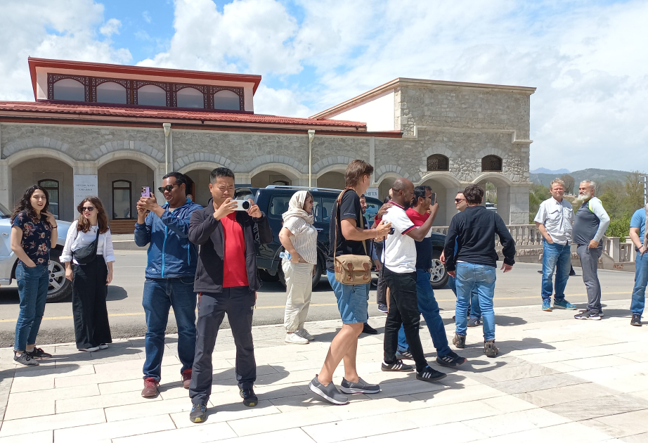 Viajeros internacionales llegaron a la ciudad de Shusha