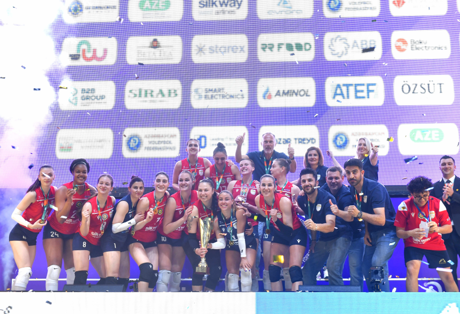 Voleybol üzrə Azərbaycan çempionu olan "Azərreyl" komandası mükafatlandırılıb
