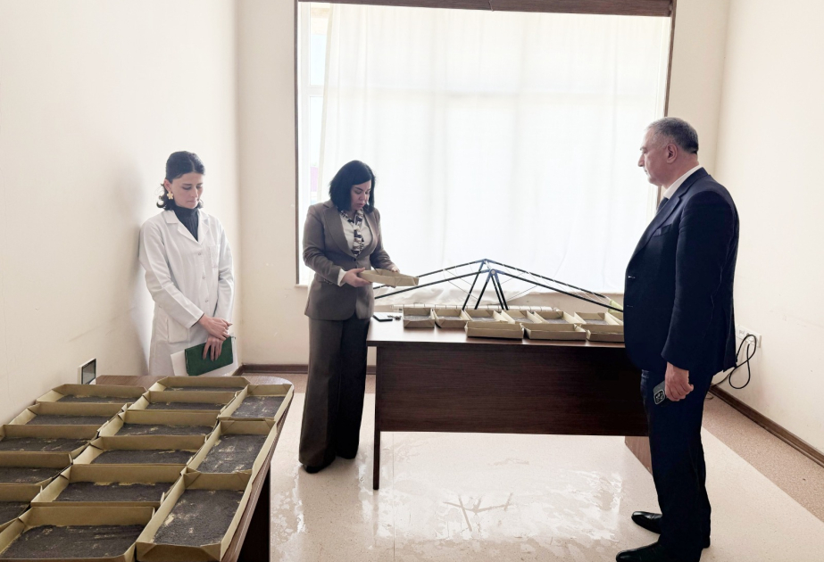Nazir müavini Naxçıvan Kənd Təsərrüfatı Laboratoriyaları Mərkəzinin və elmi-tədqiqat institutlarının fəaliyyəti ilə tanış olub