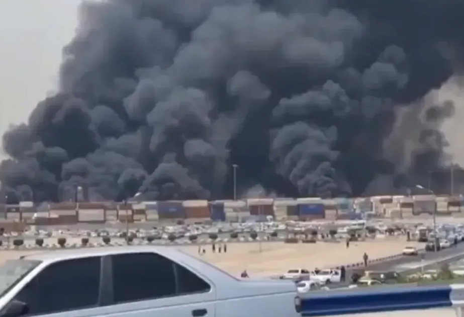 Una potente explosión sacude un puerto marítimo en el sur de Irán y deja cientos de heridos