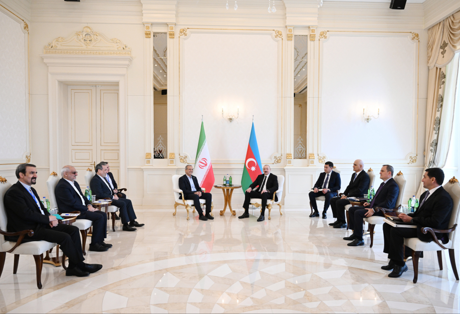 Arranca la reunión en formato reducido del Presidente de Azerbaiyán con el Presidente de Irán