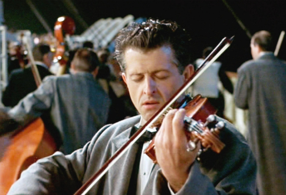 Violin used in 1997 Titanic film sells for £54k