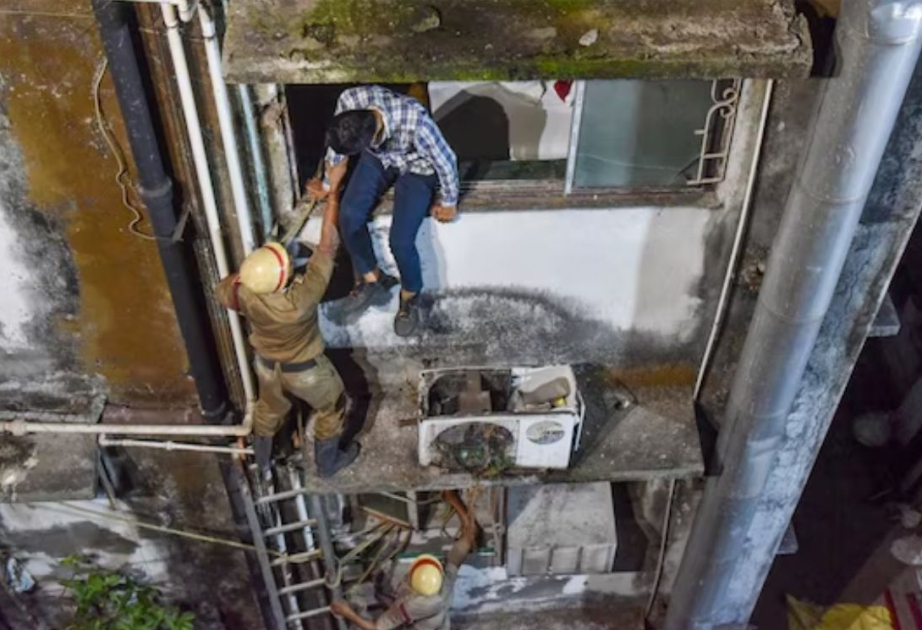 14 killed in hotel fire in India's Kolkata