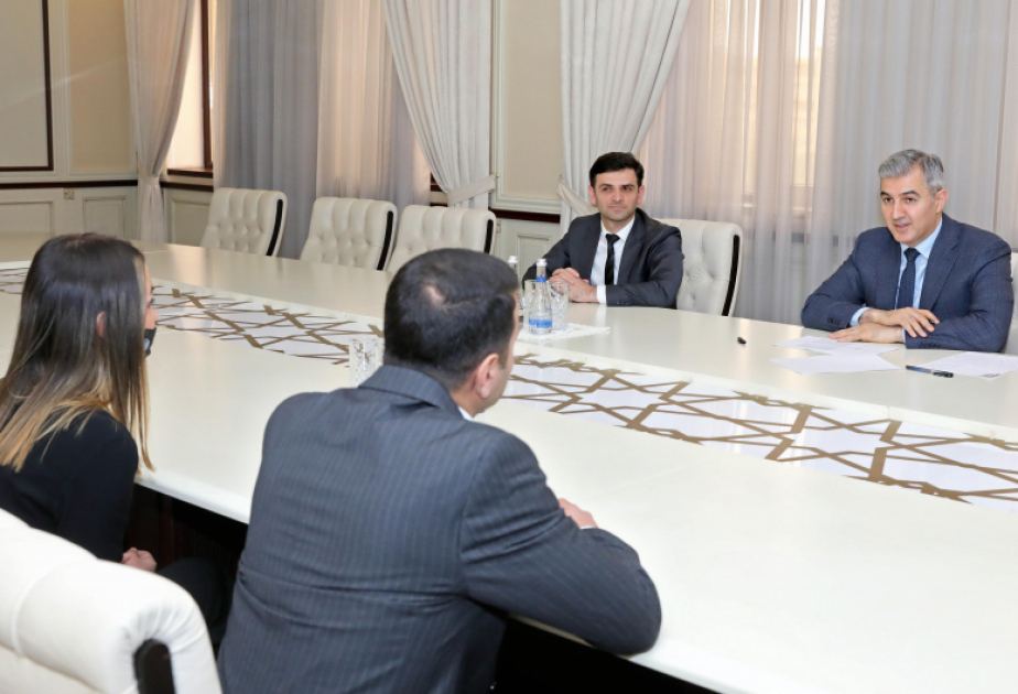 Dövlət Miqrasiya Xidmətinin rəisi vətəndaşların müraciətlərini dinləyib